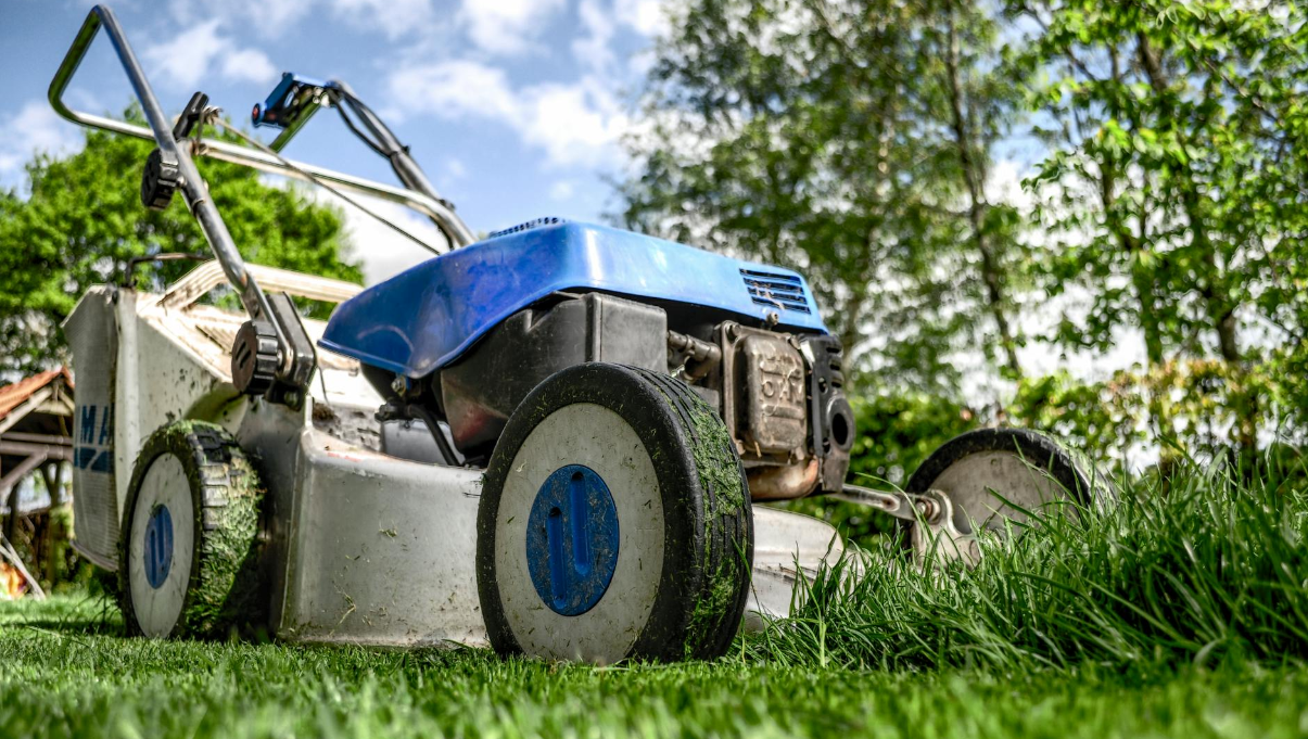 When it comes to expert lawn care, tree trimming, and tree removal in Wichita Falls, 940 Lawns stands out as the premier choice. Owned and operated by local resident David Helms